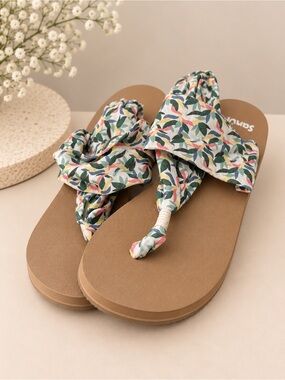 Sanuk Floral Bow Sandals